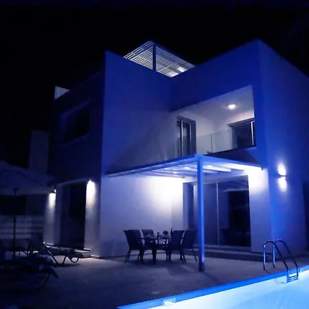 וילה Sophia's Seaview Luxury פאפוס