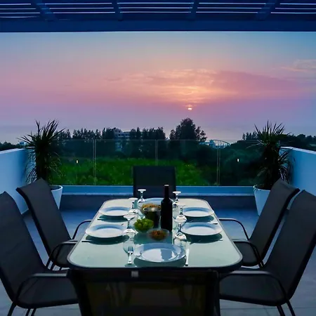 וילה Sophia's Seaview Luxury פאפוס